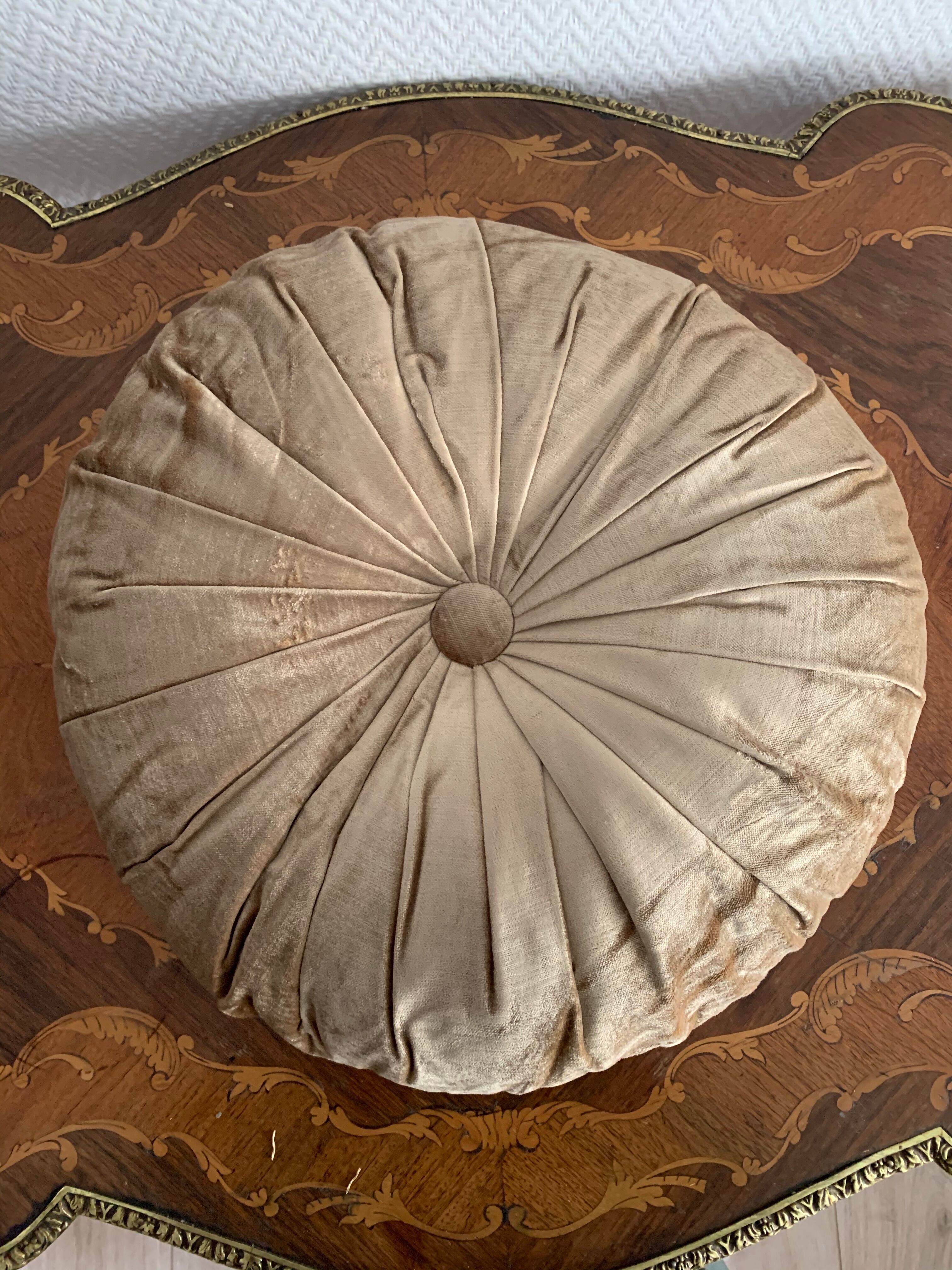 Gold lamé round velvet cushion