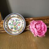 Vintage decorative plate in Chinese porcelain