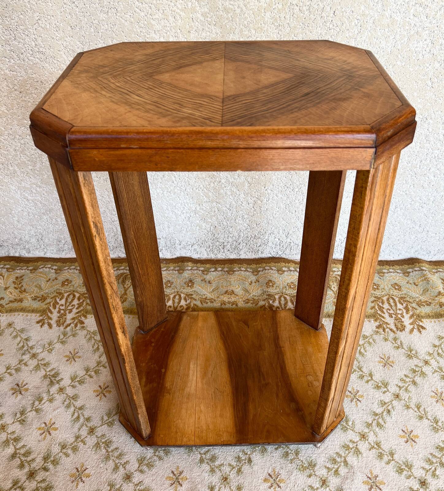 Art Deco side table or serving table in walnut, pedestal table.