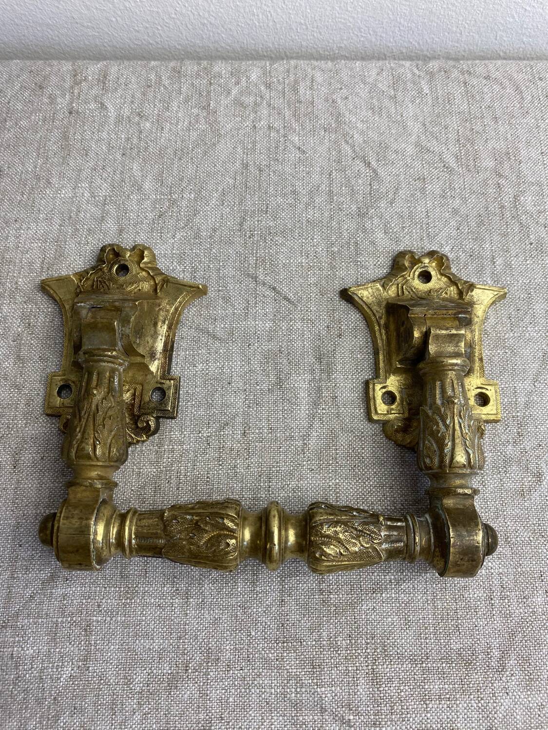 Articulated bronze handles