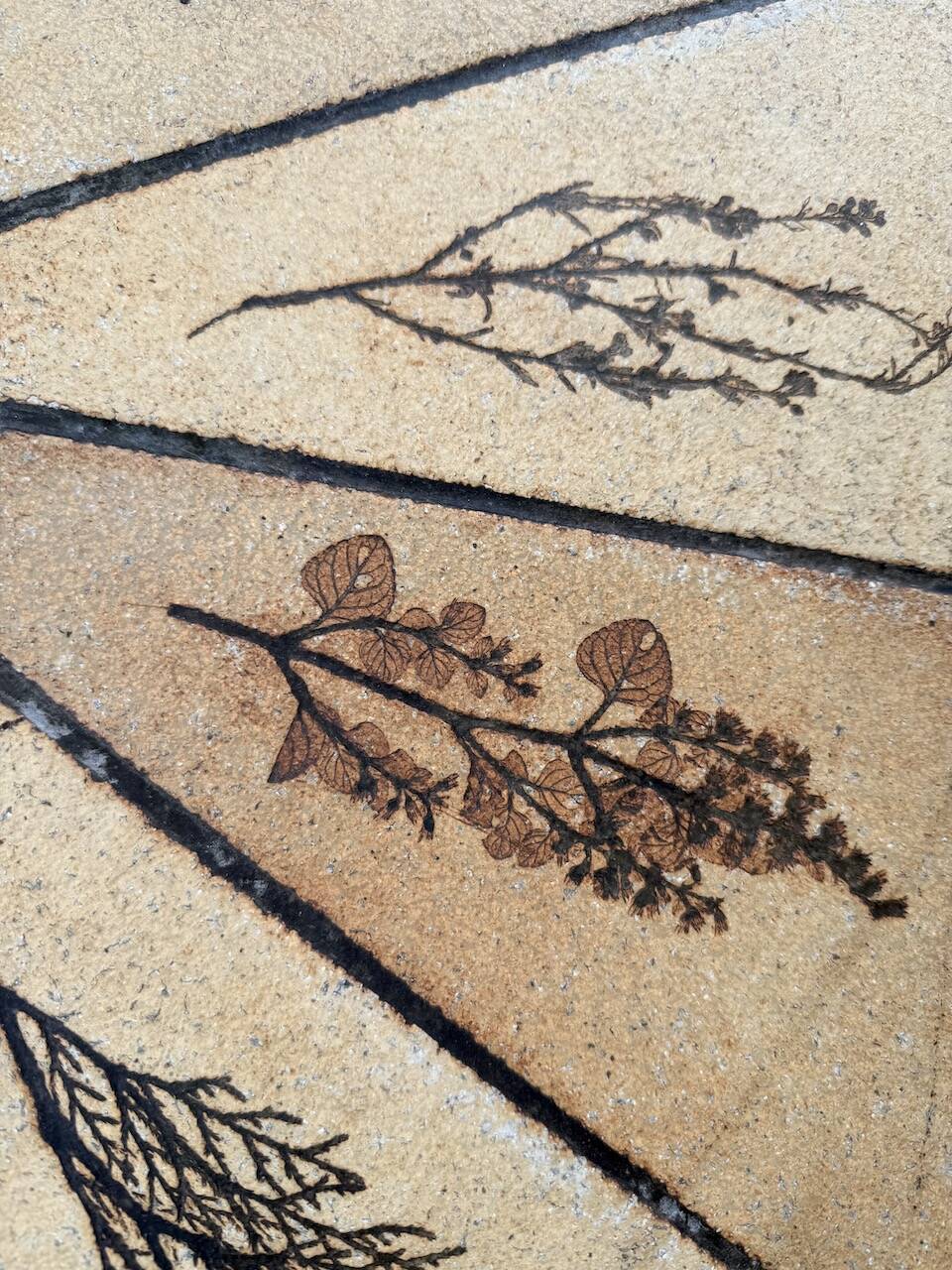 Herbier Capron ceramic dining table