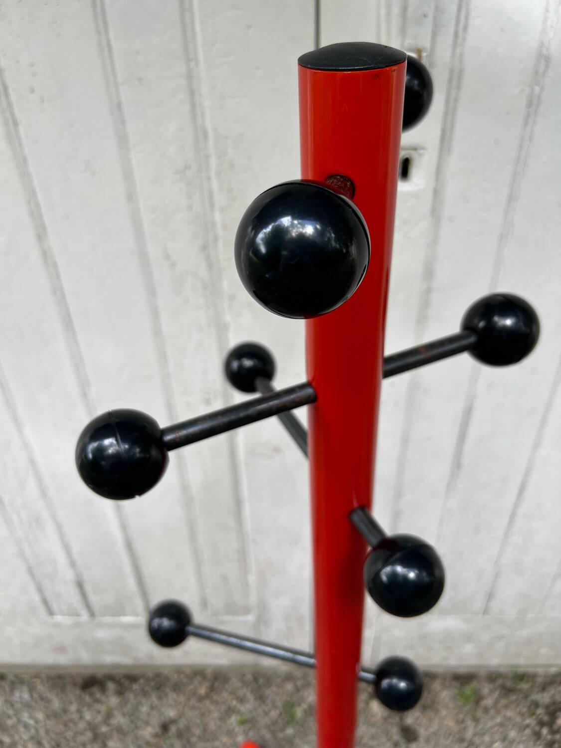 Black and red coat rack Italy 1980 Memphis design