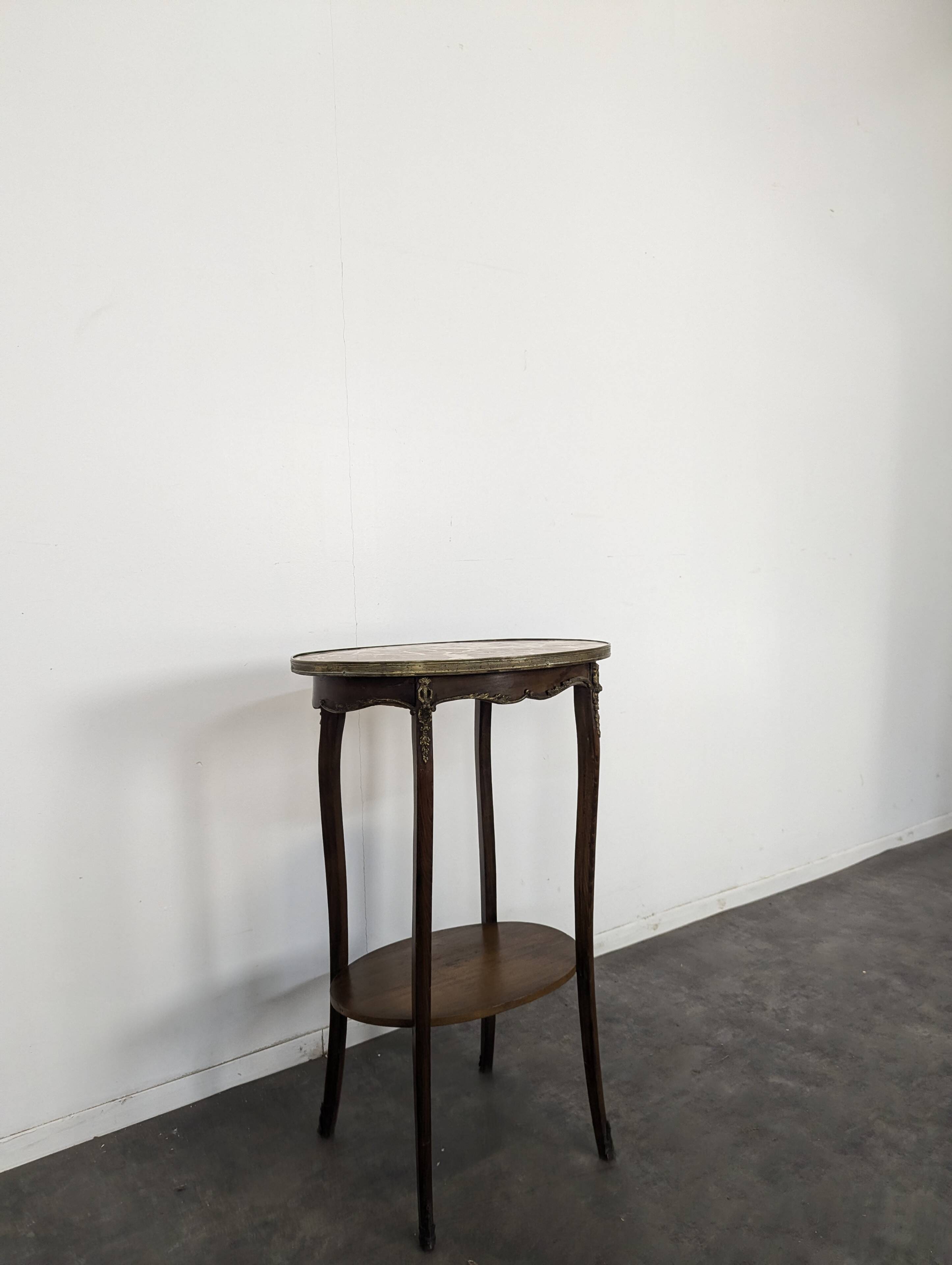 Louis XV style gueridon with bronze fittings