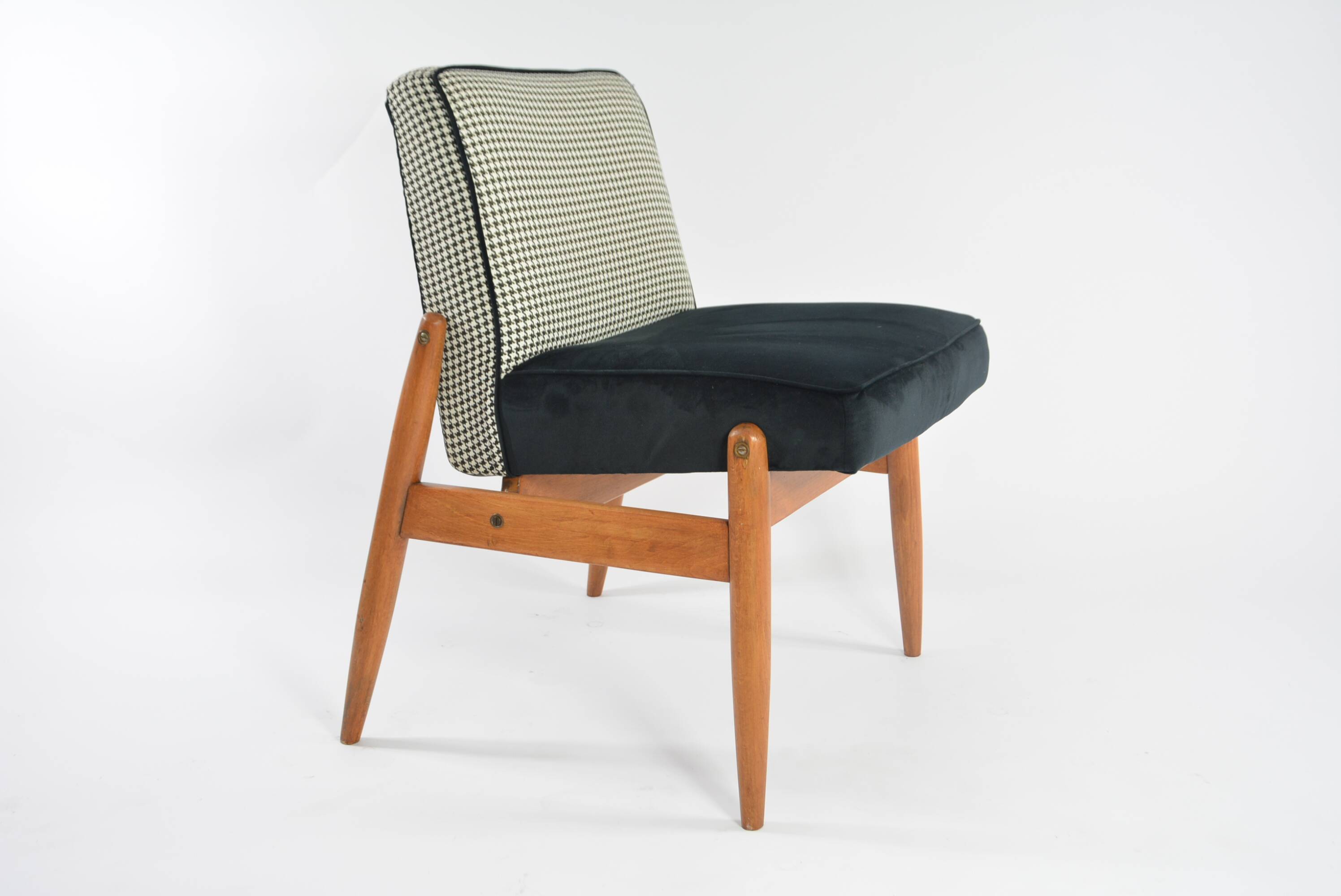 Black and white armchair without armrests