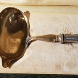 Saddler shovel