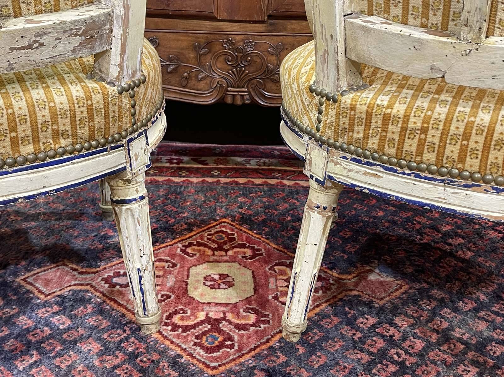 Paire de cabriolets d'époque Louis XVI en hêtre