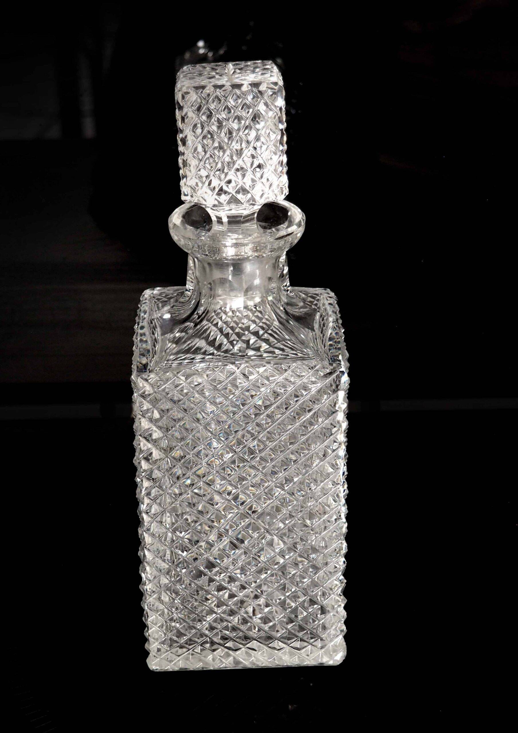 Crystal whisky decanter with mini spike pattern