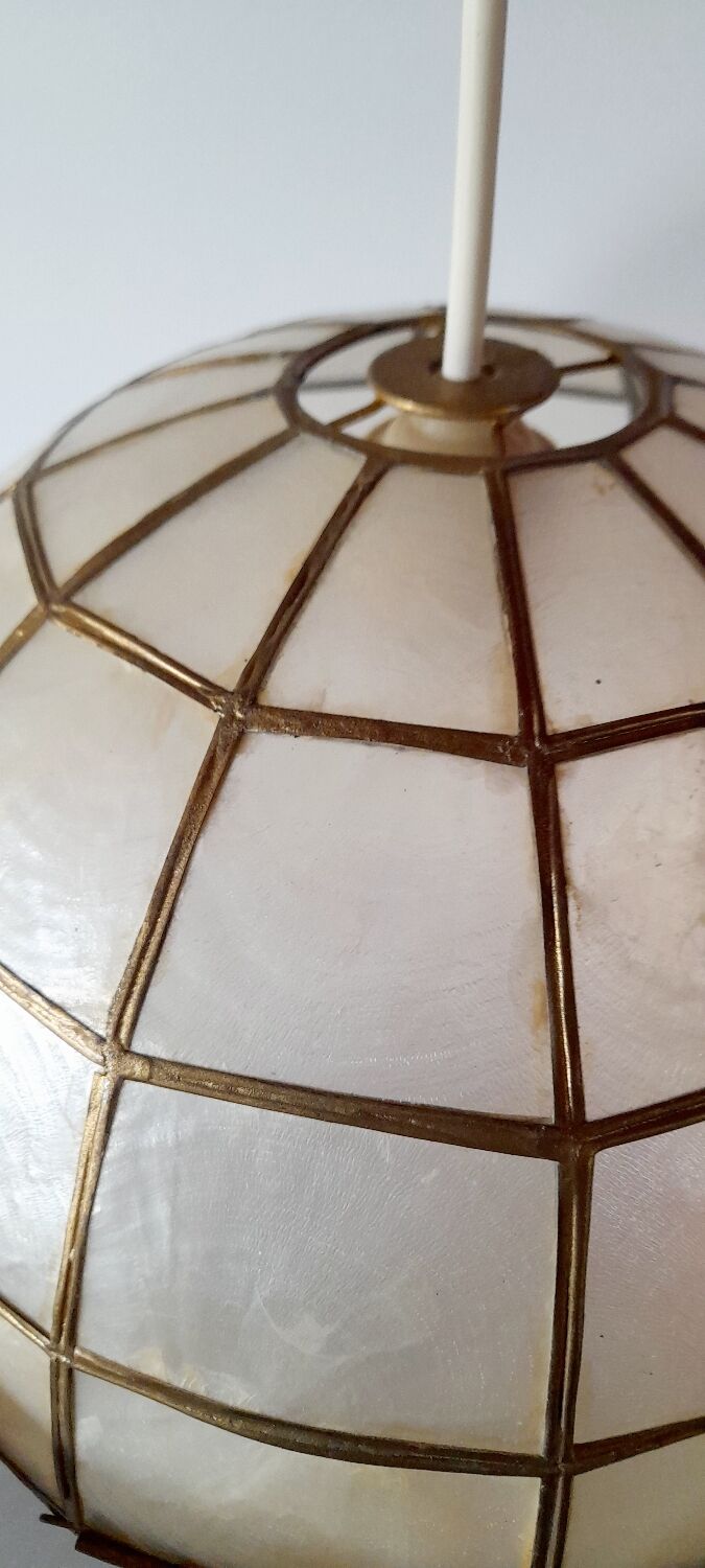 Suspension boule nacre et laiton 70s