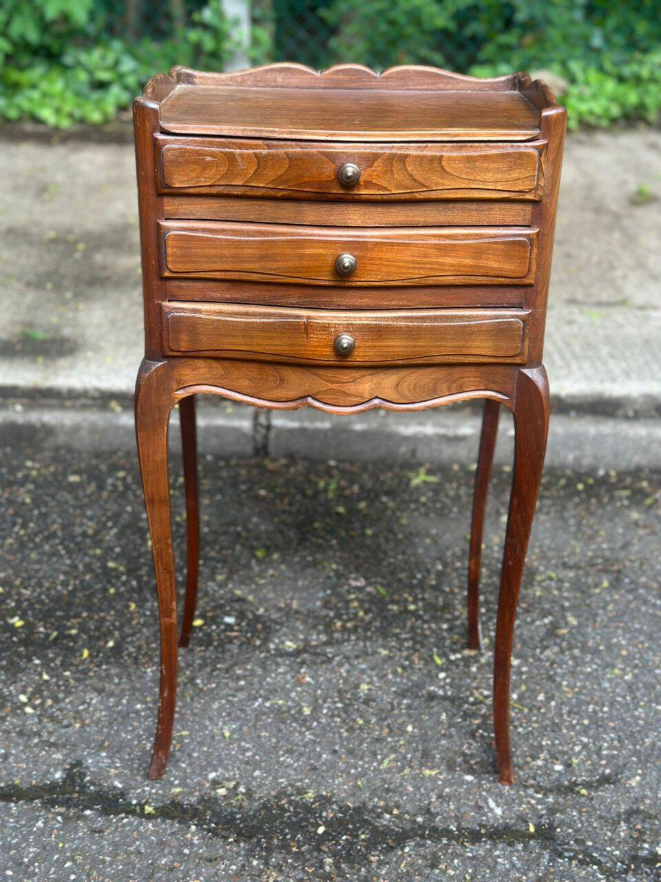 2 Louis XV bedside tables made of curved solid wood with drawers, 1920.