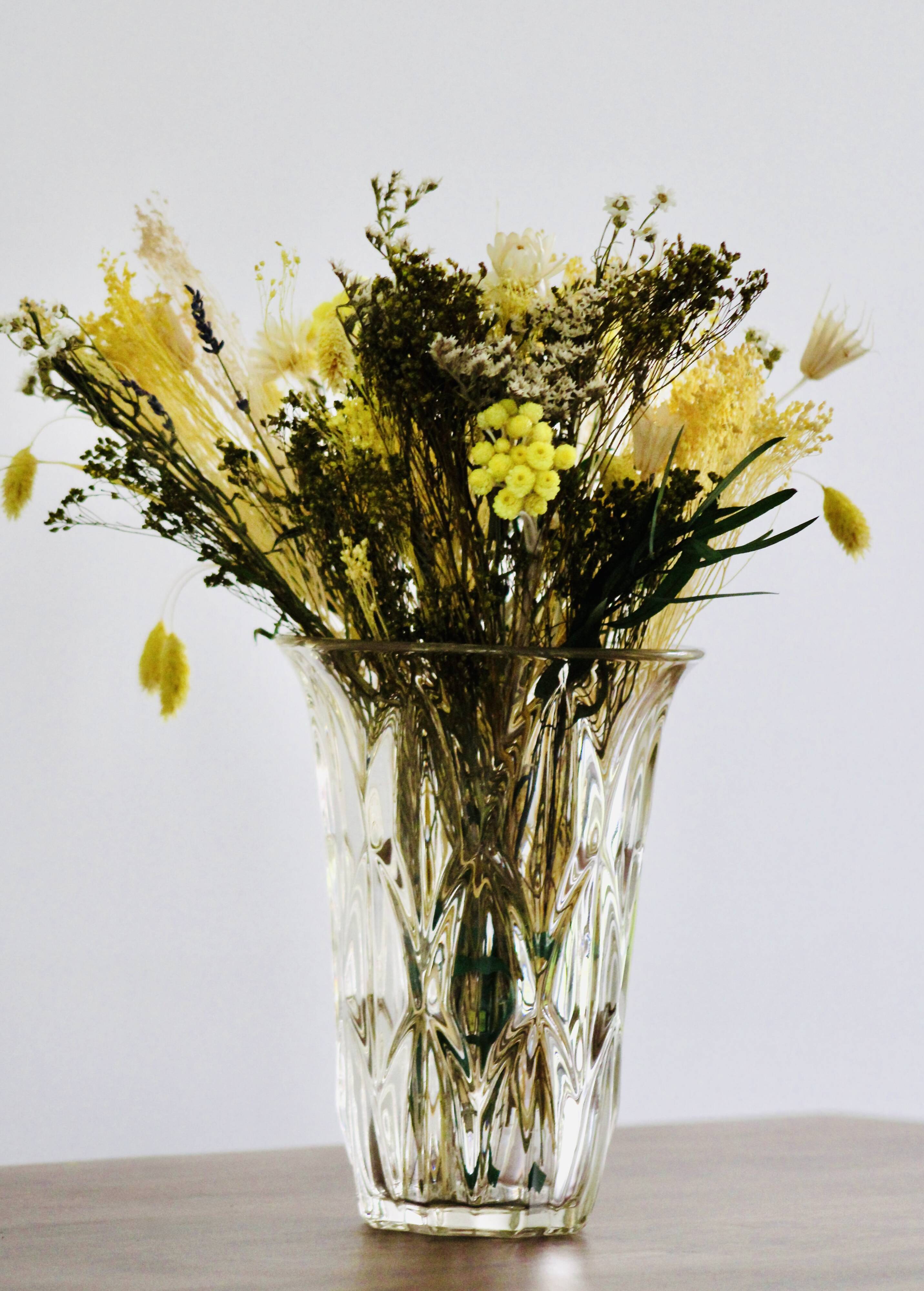 Vase en verre pressé – motif feuillage