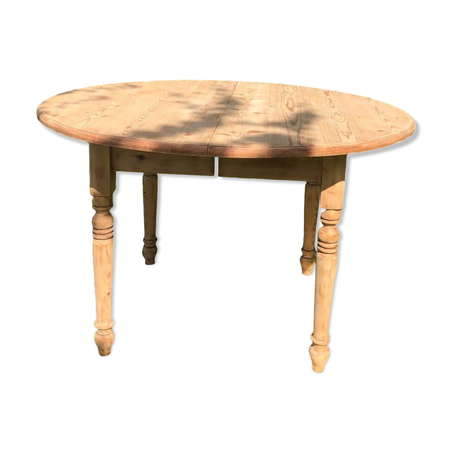 Extendable round table.