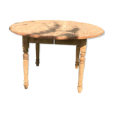 Extendable round table.