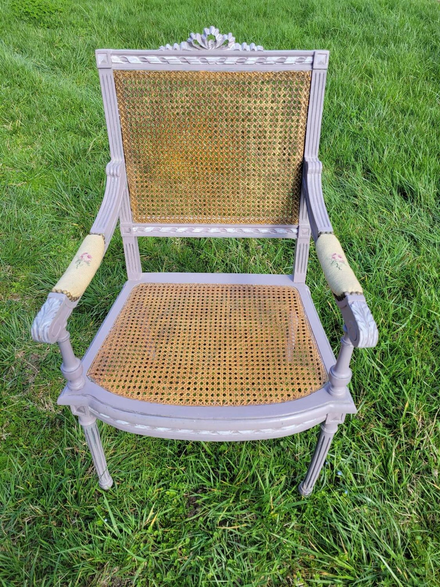 Fauteuil Louis XVI en cannage, milieu du XIXe siècle