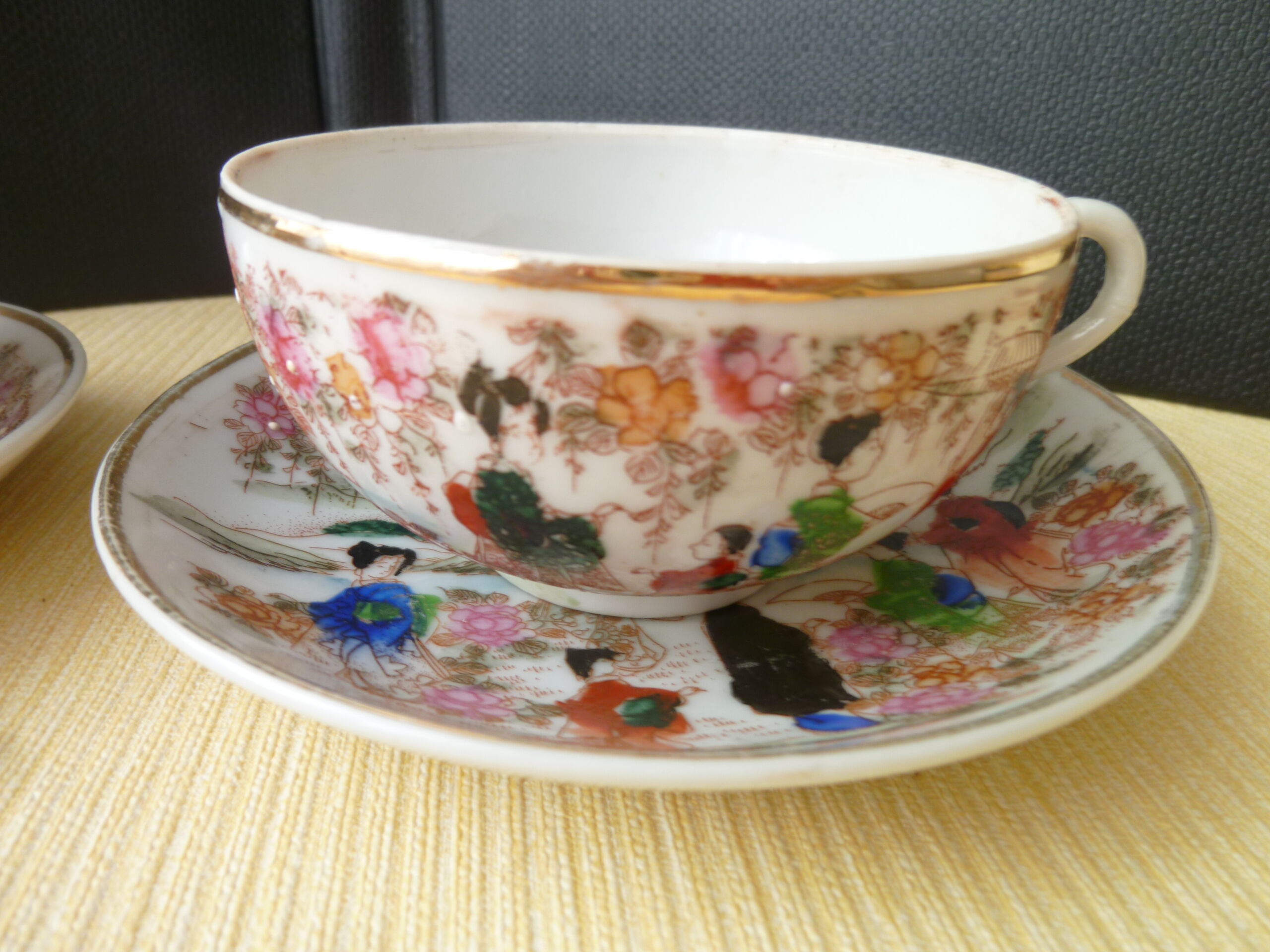 Set of 2 large tea cups in Japan Porcelain