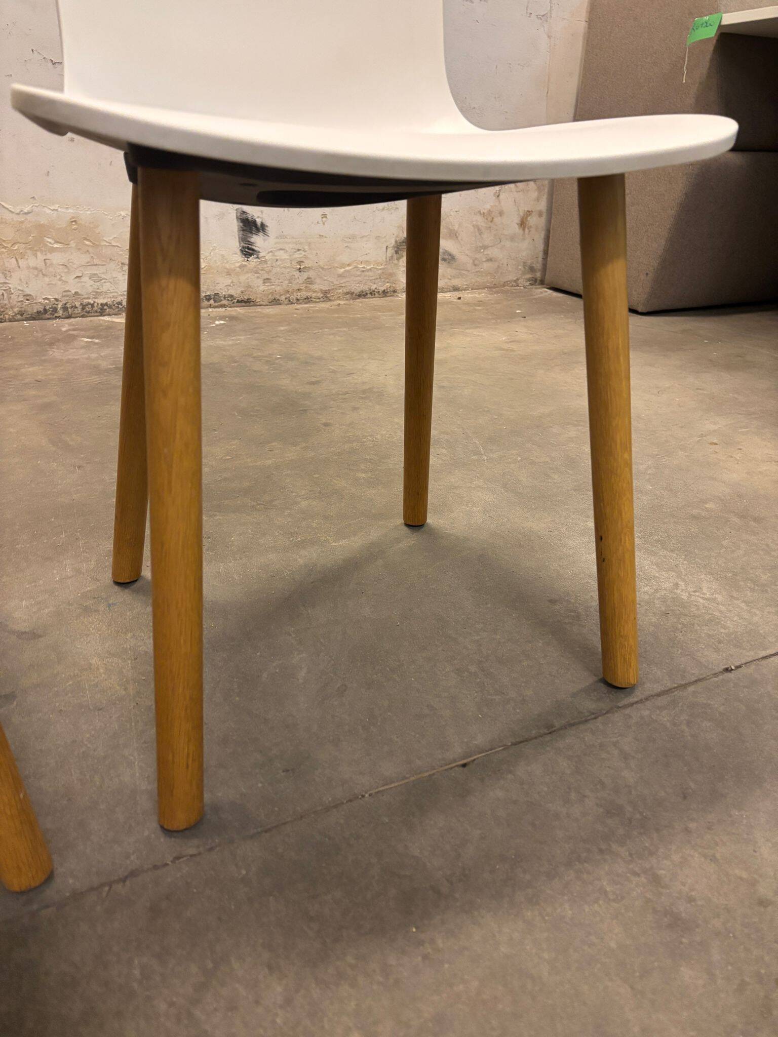 Vitra Hal Jasper Morrison, plastic and wood – white – work chair