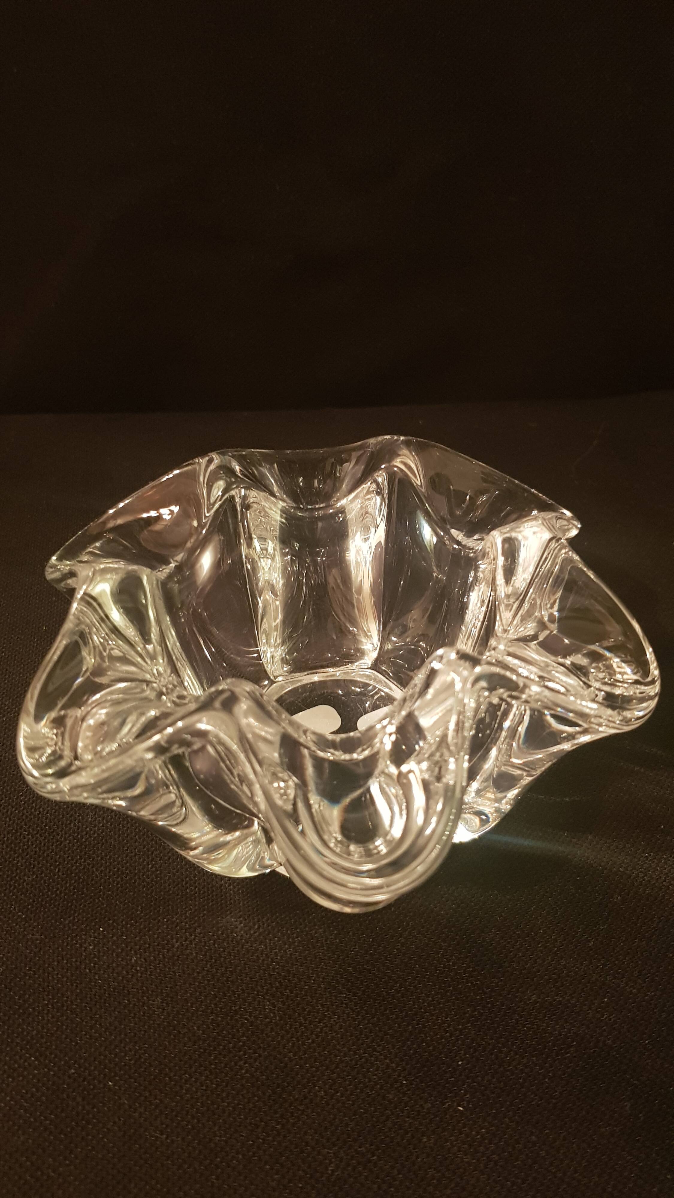 Corolla-shaped ashtray and pocket tray, Vannes Le Chatel crystal (A 240)