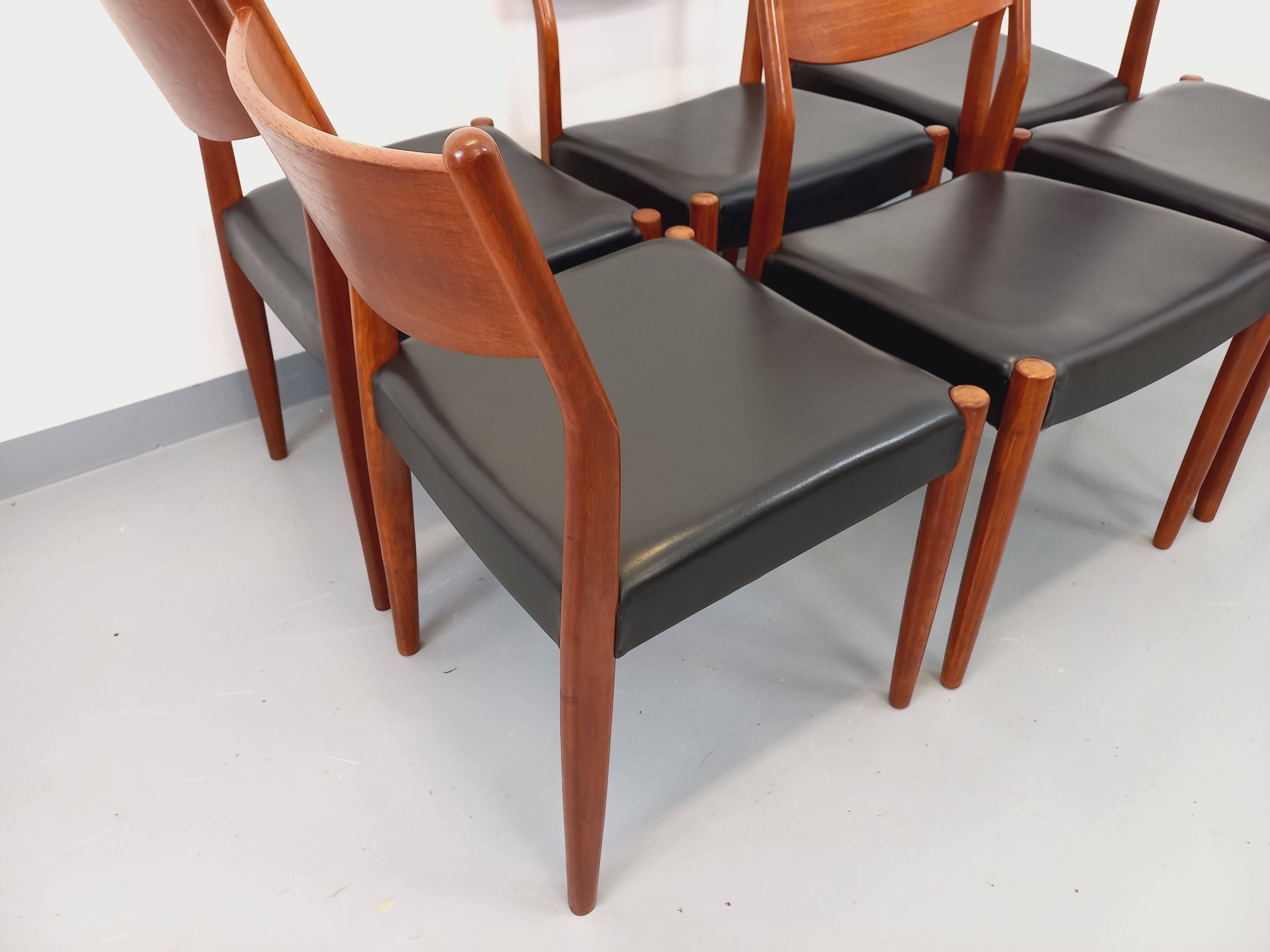 Set of 6 vintage Scandinavian Fristho Franeker chairs in teak and skai from the 60s