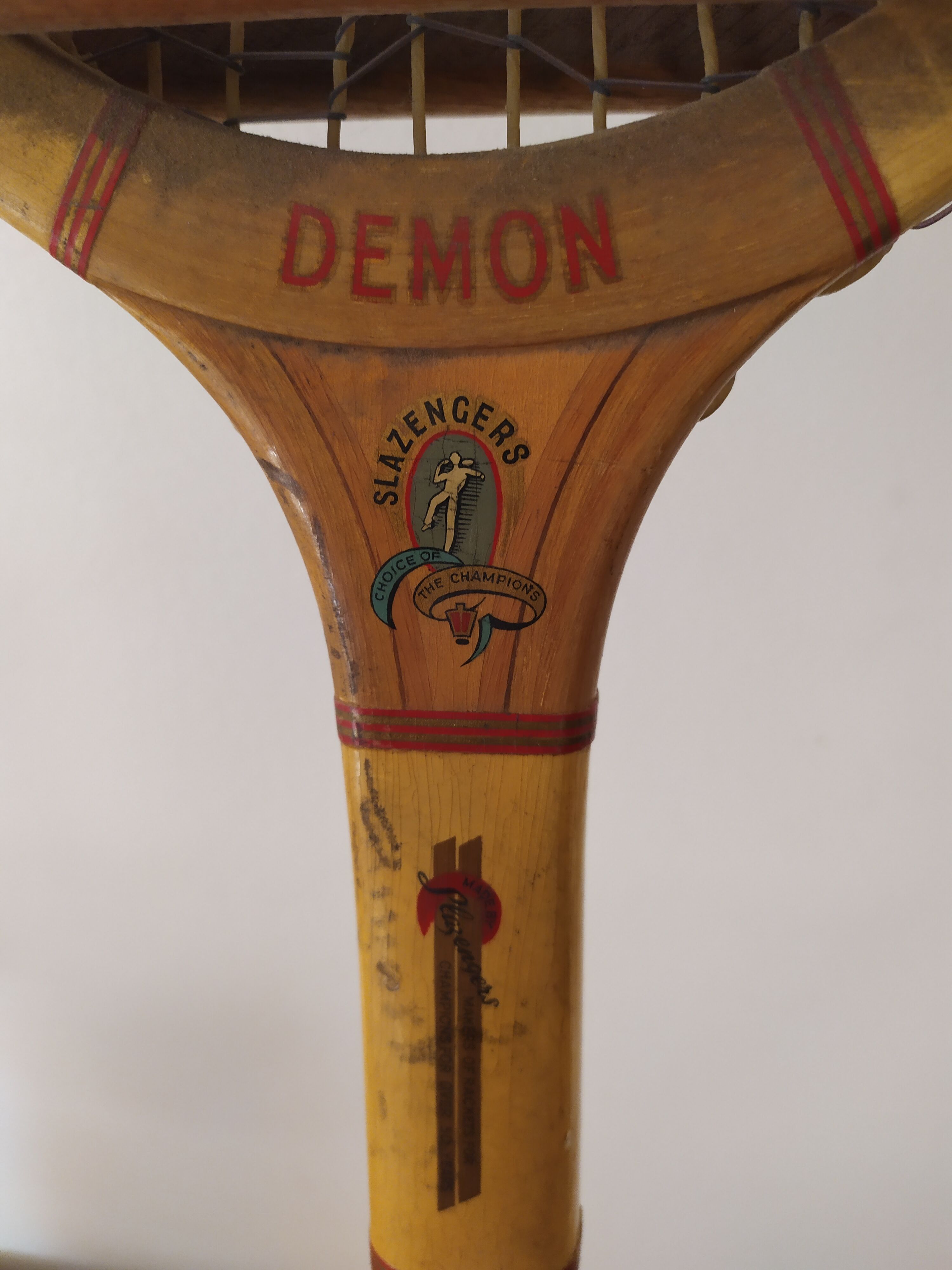 Raquette de tennis vintage avec cadre de maintien