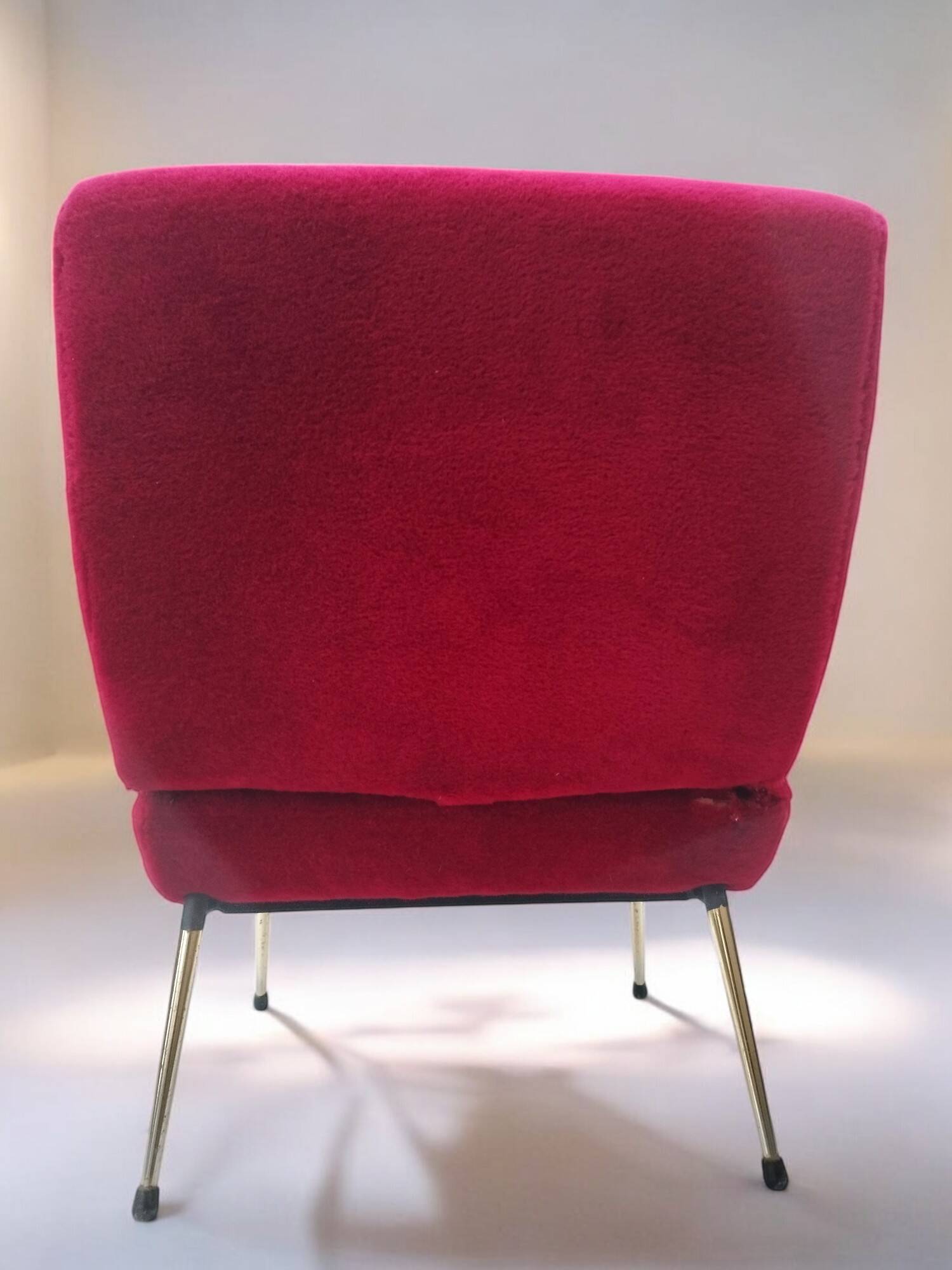Vintage "Kiss" raspberry armchair