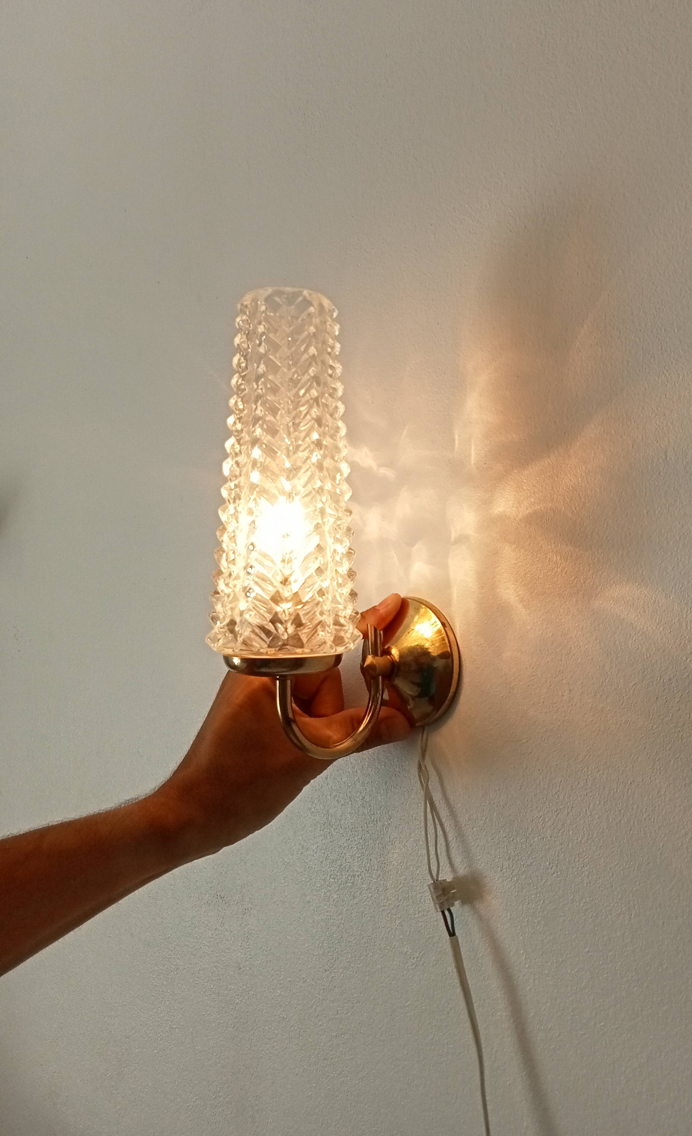 Vintage wall light in brass and etched glass.