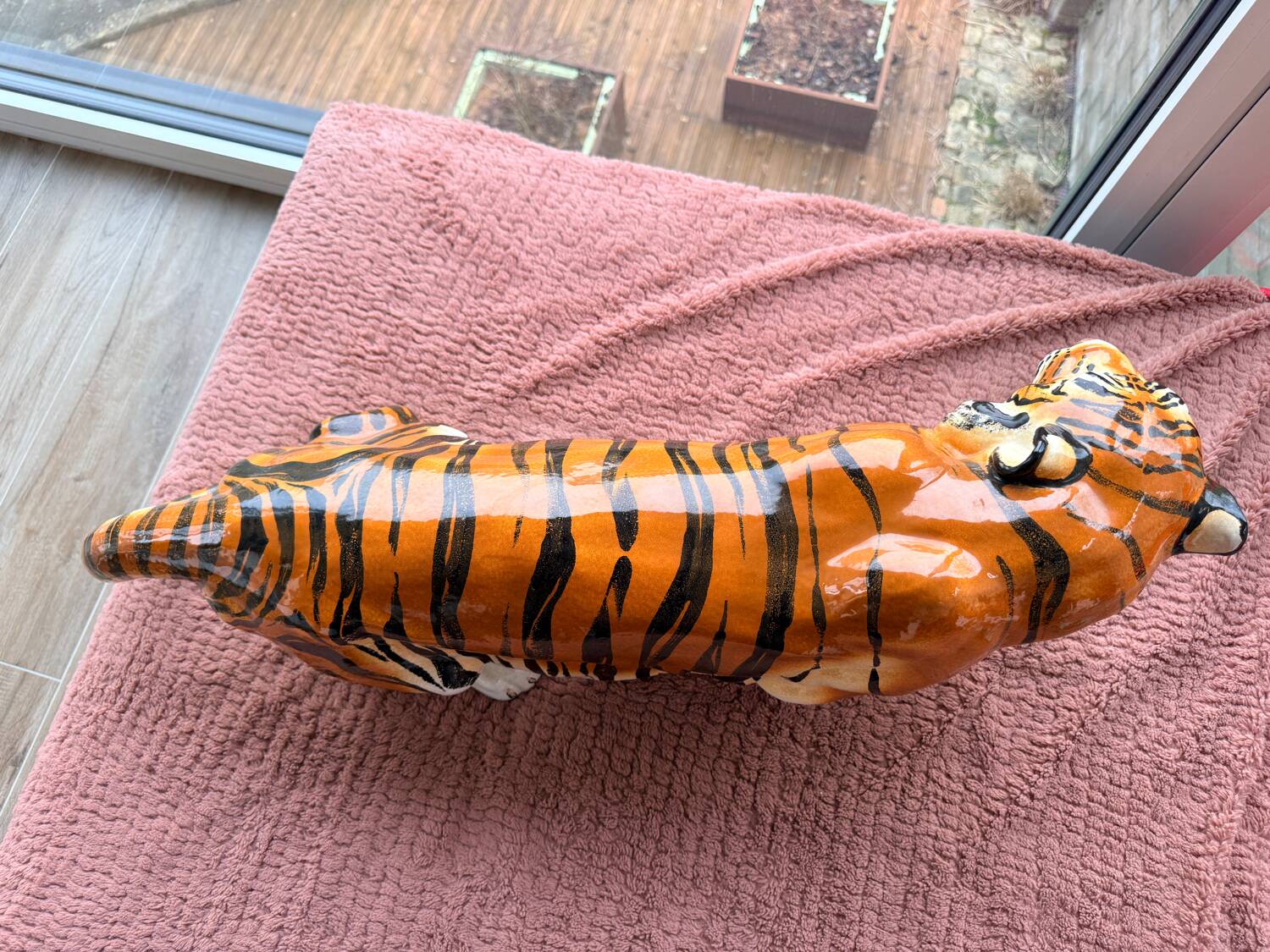 Tiger, Italian sculpture in glazed ceramic.