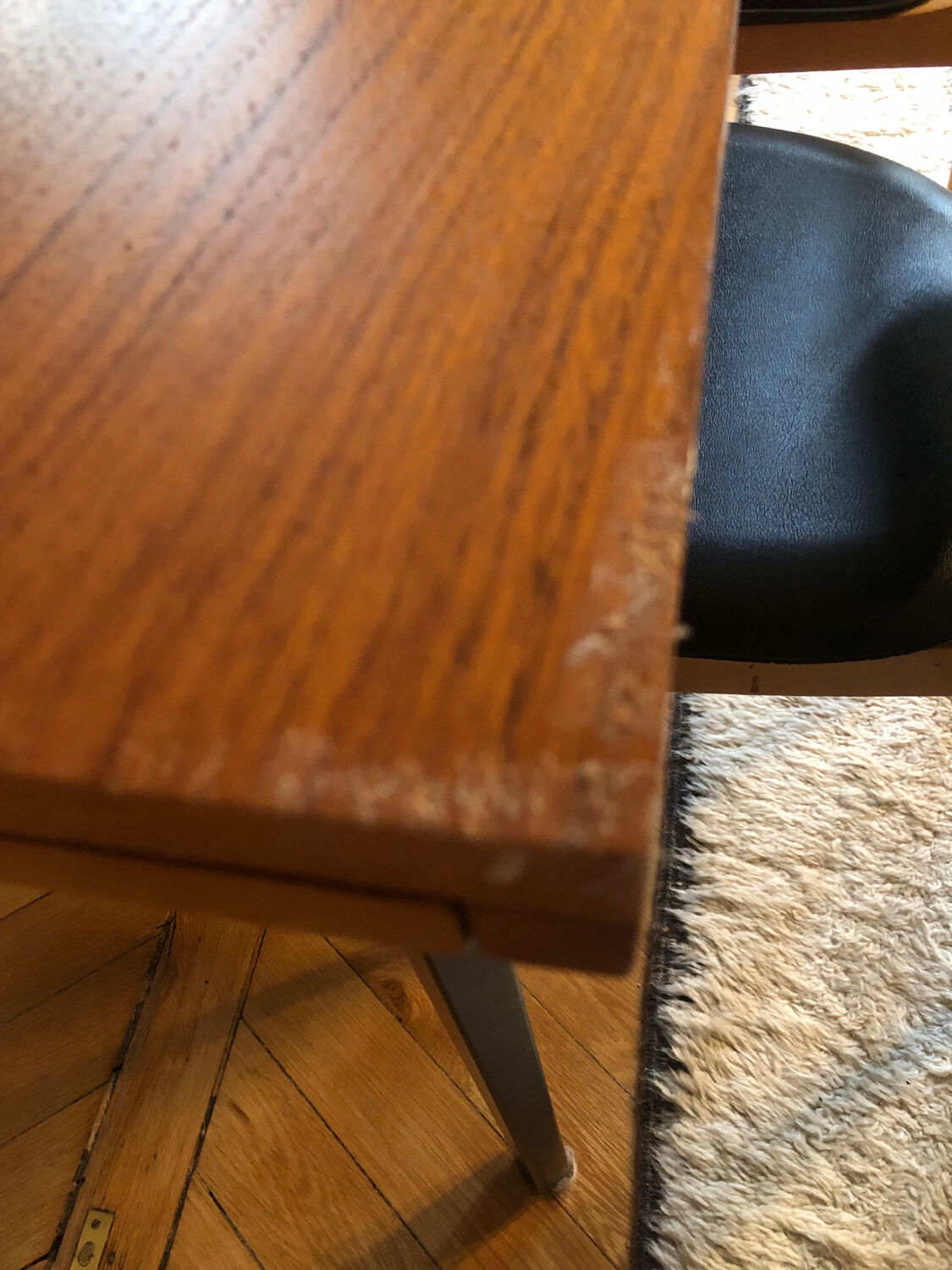 Large vintage extendable wooden dining table – 140 to 224 cm