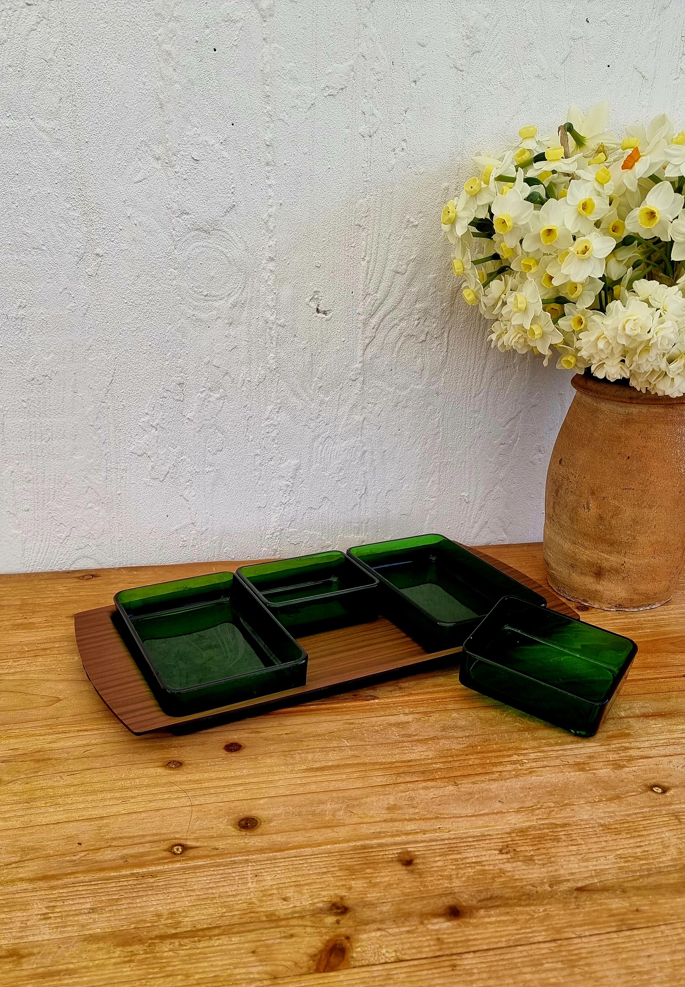 Aperitif tray with 4 vintage Vereco glass cups