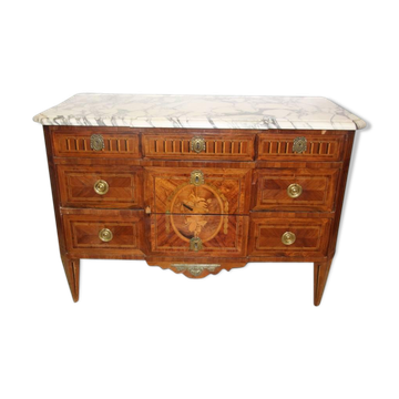 Dresser to music attributes of Louis XVl era