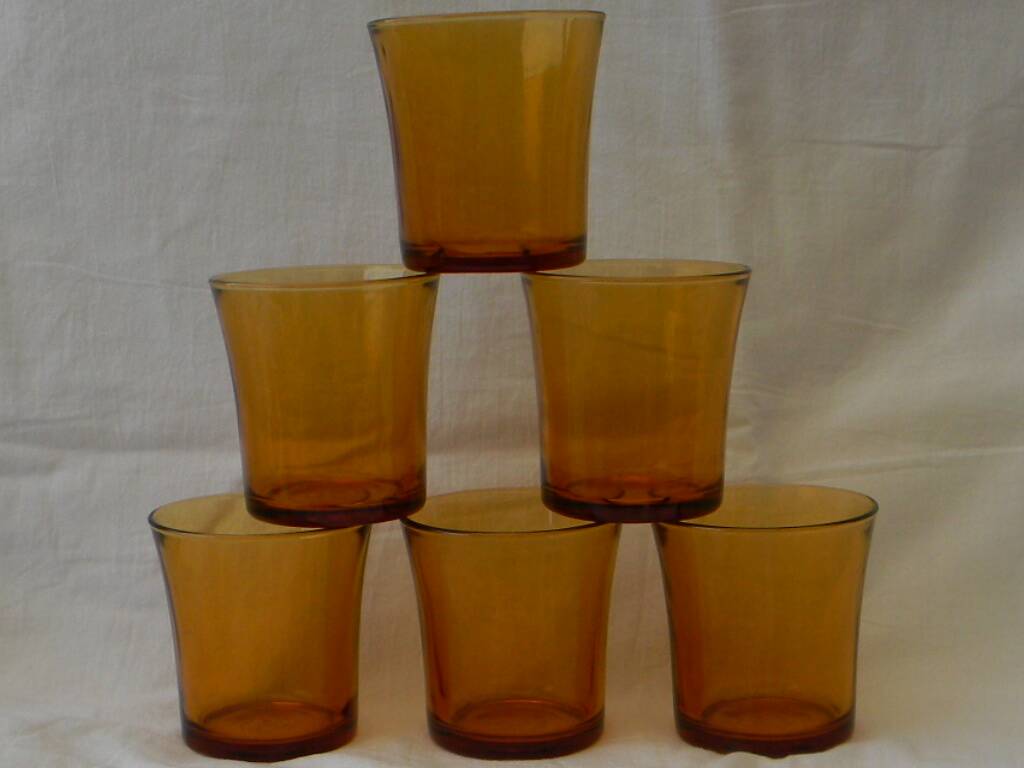 Lot de 6 verres en verre ambré duralex.