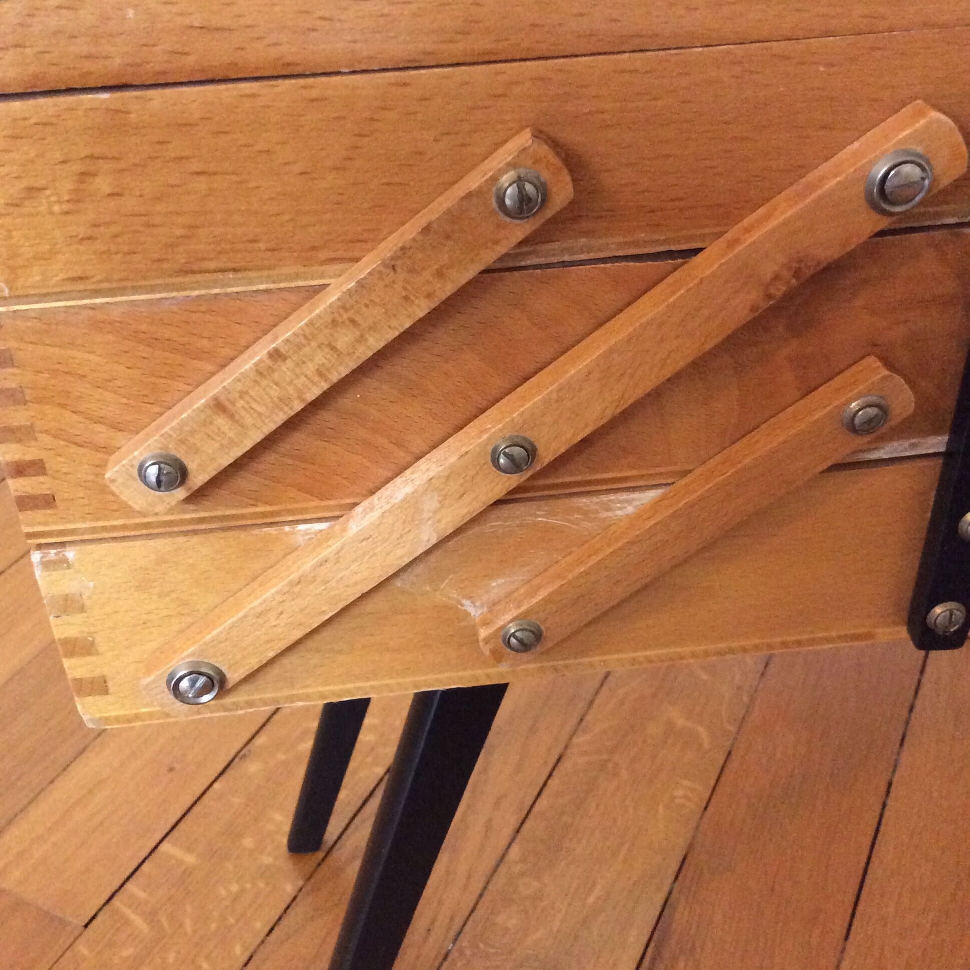 workman seamstress feet compats