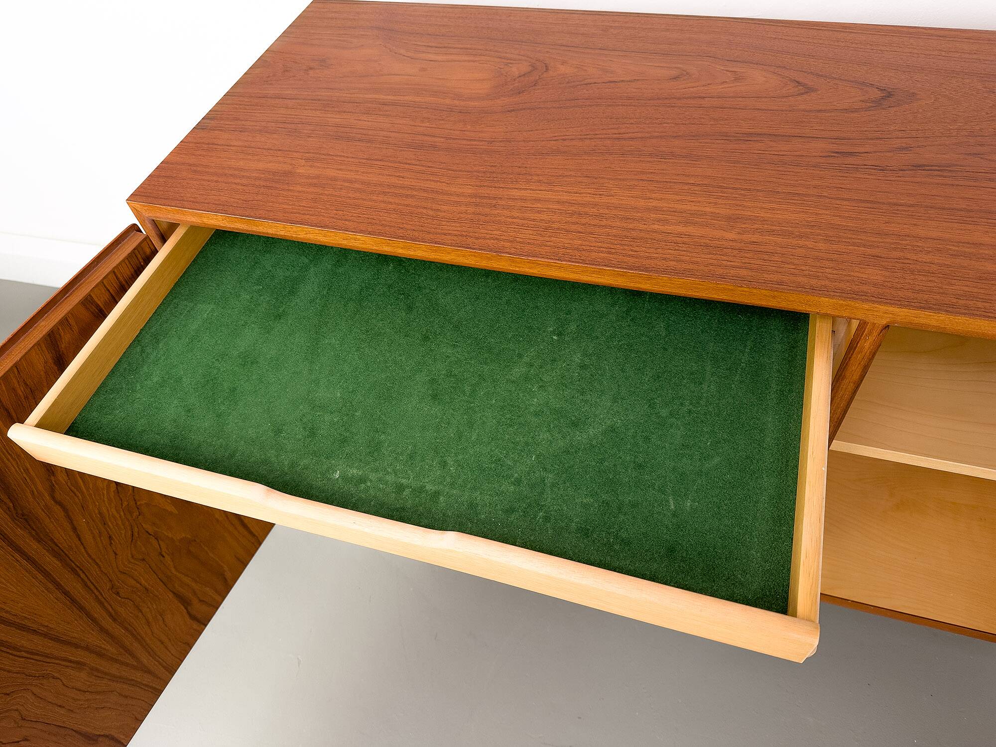 Enfilade danoise en teck par Carlo Jensen pour Hundevad & Co., 1960s