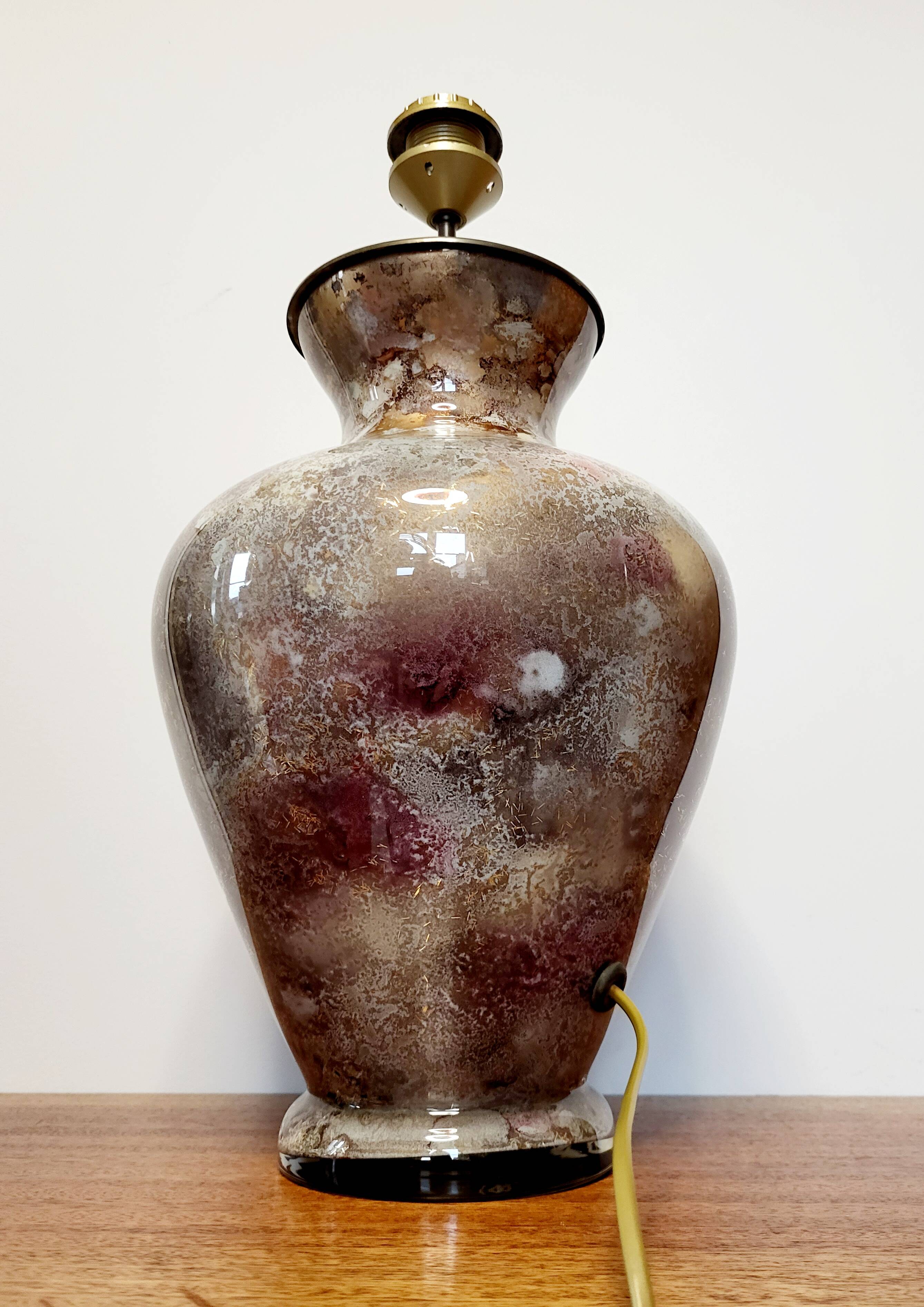 Grote gepatineerde glassen tafellamp van Laque Line jaren 1970