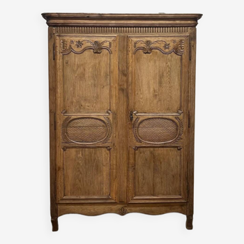 Norman wedding cabinet in raw oak 19th century