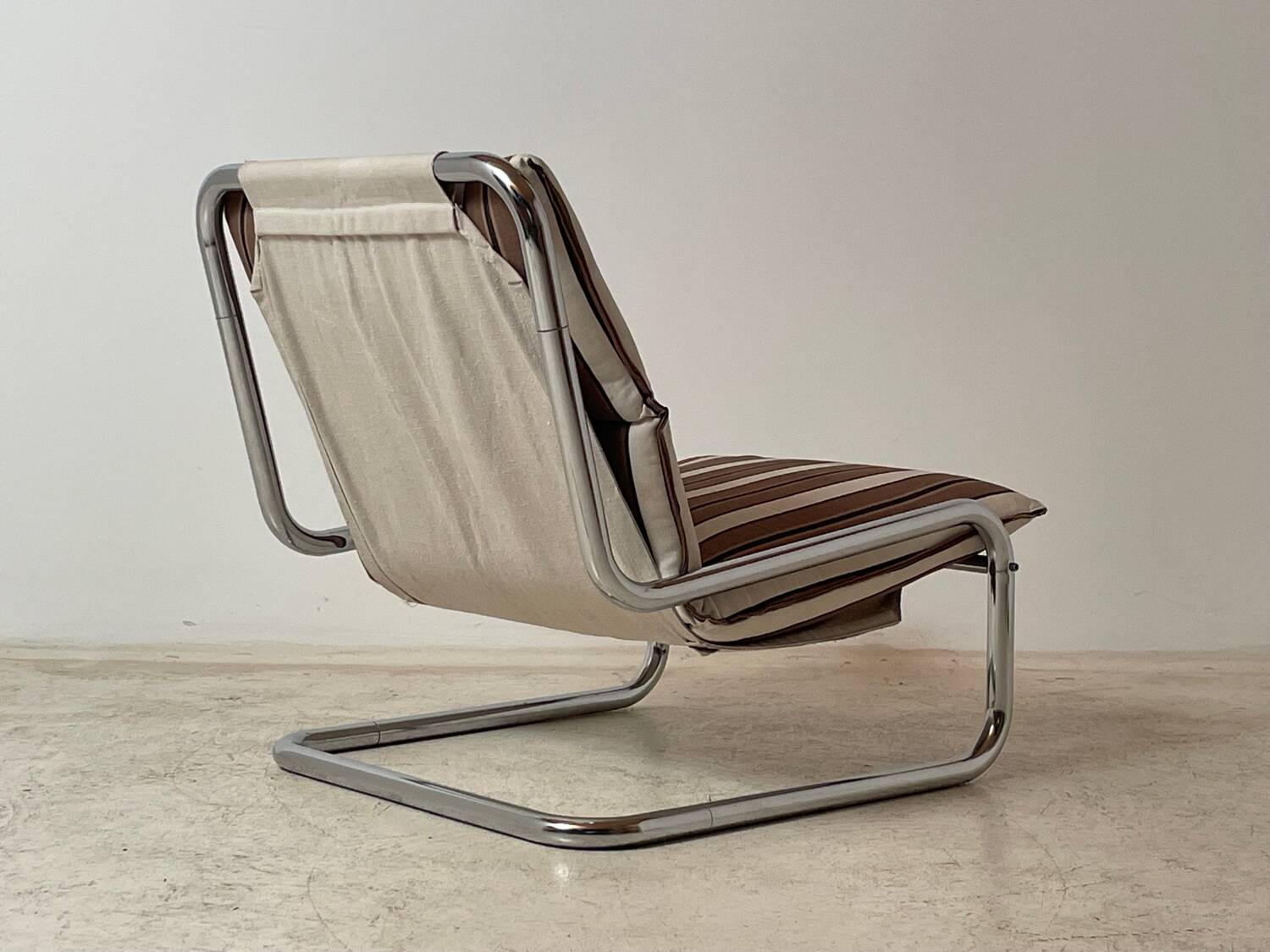 Paire de chauffeuses cantilever 1970