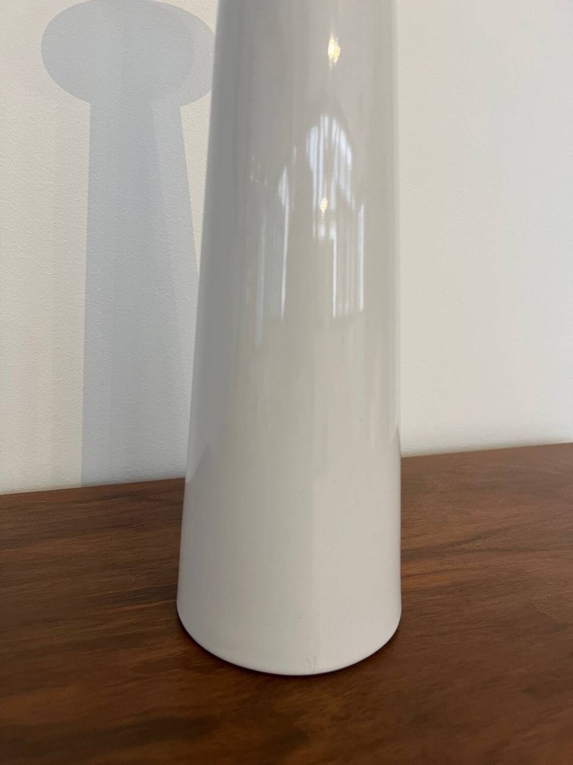 Contemporary vase white enamel H31cm