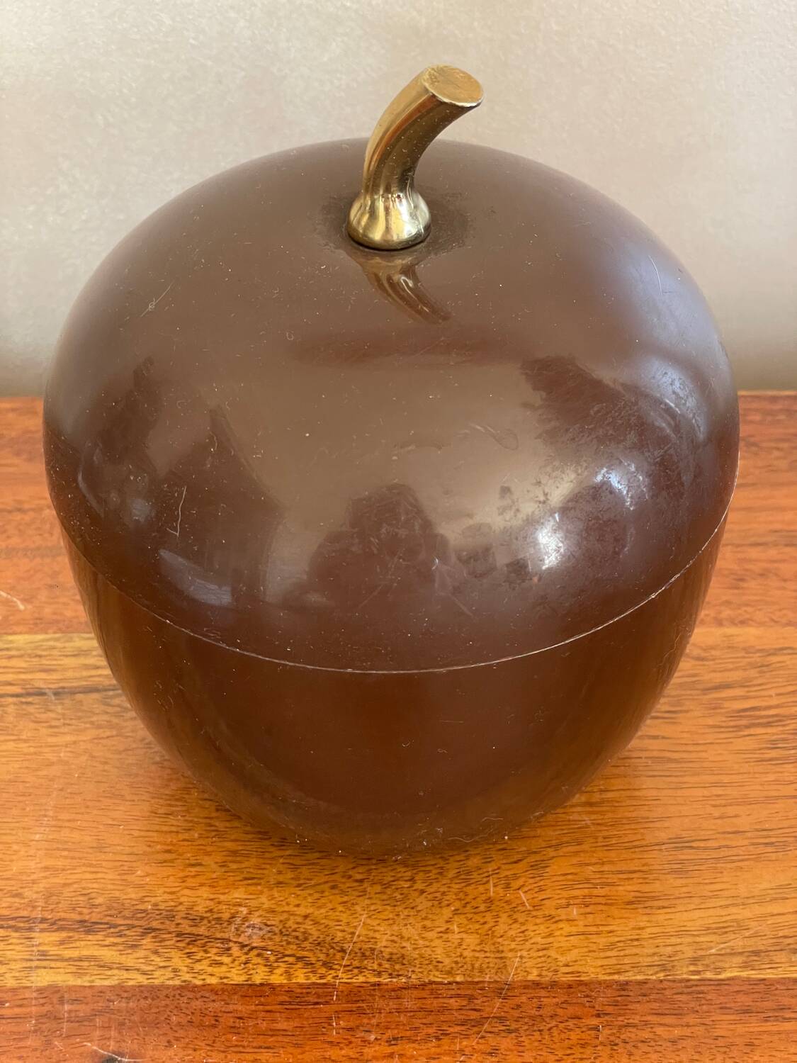Brown apple ice bucket