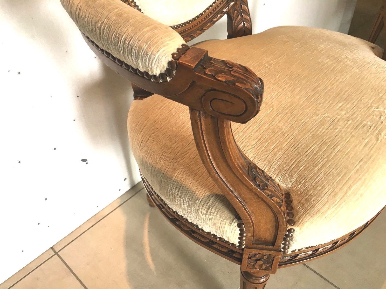 Fauteuil de style Louis XVI