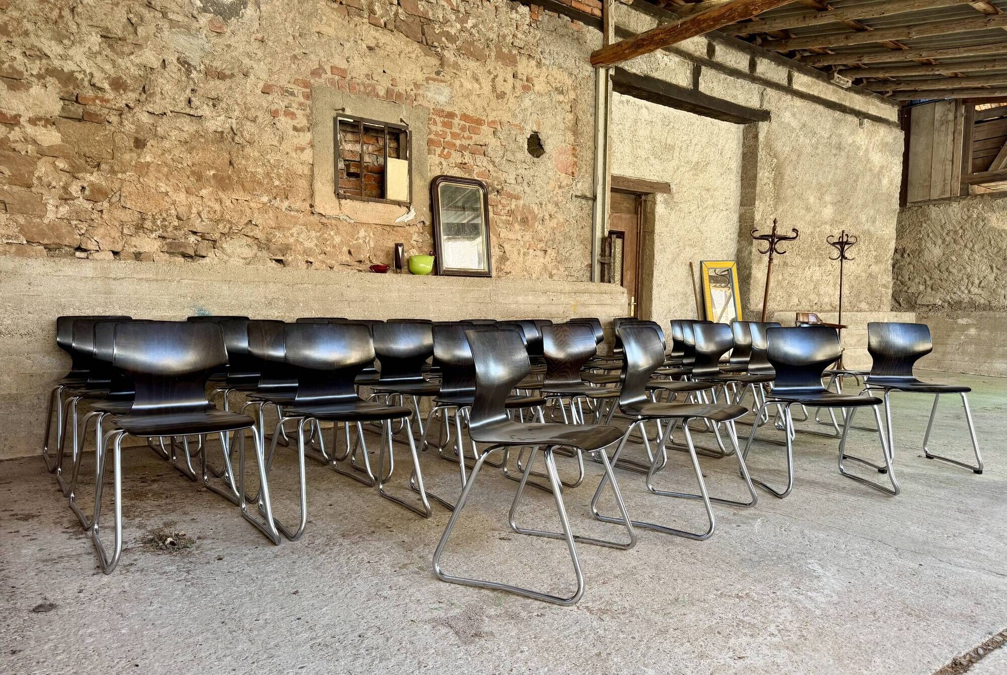 ✨ Set of 100 black Pagholz Flototto chairs – Chrome tubular frame