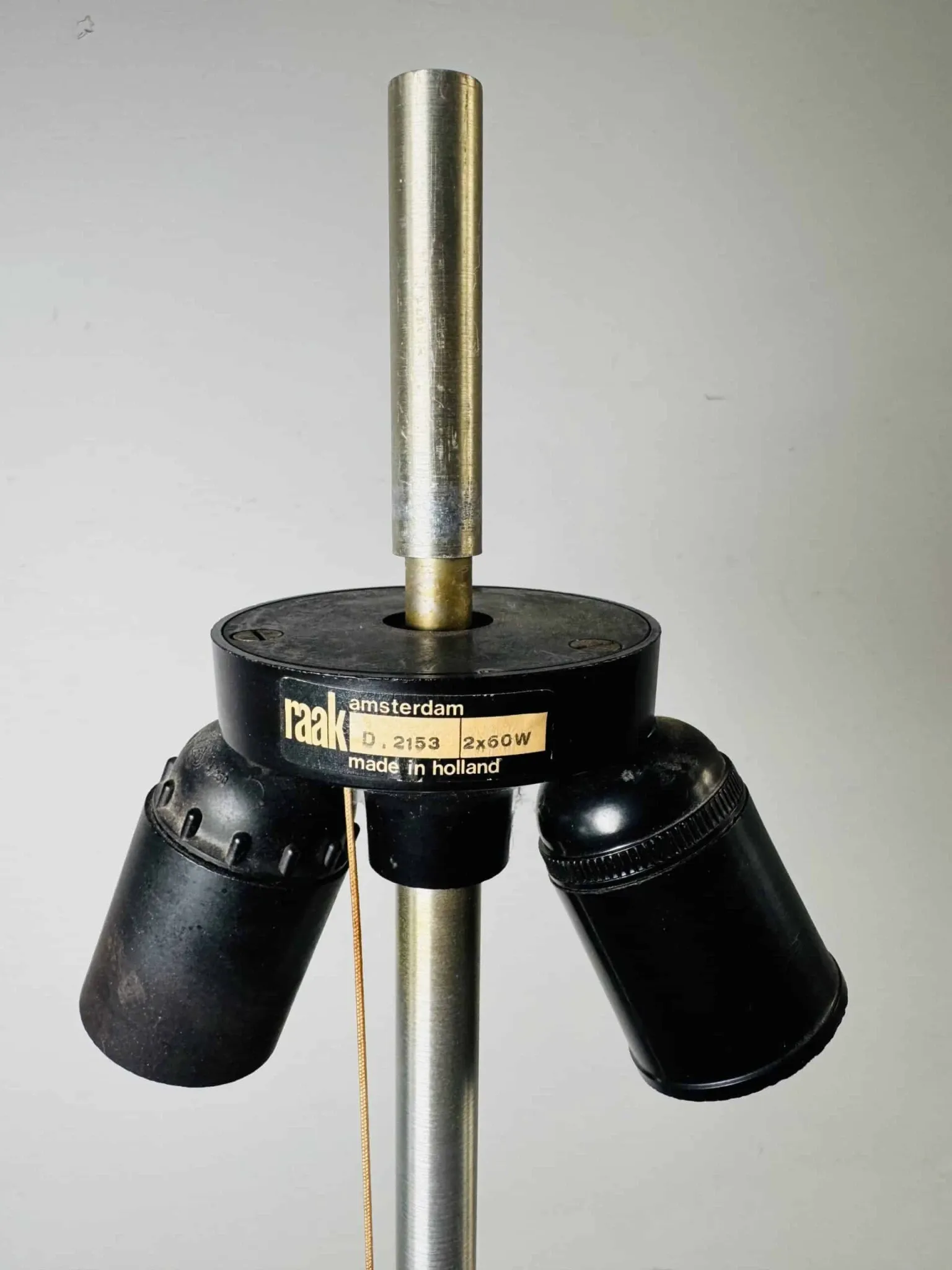 Lampe de table D-2153 par Raak Amsterdam, Pays-Bas, 1968