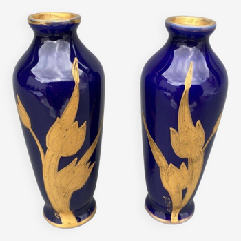 Pair of 1900 Limoges vases with blue background and gold highlights, R. Rosier decorations