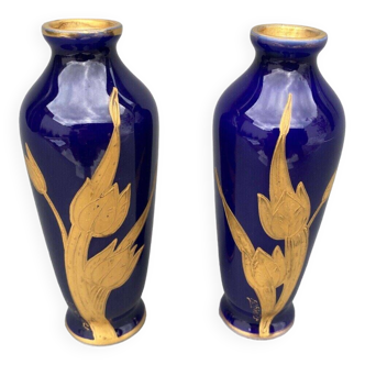 Pair of 1900 Limoges vases with blue background and gold highlights, R. Rosier decorations
