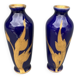 Paire de vases 1900 Limoges fond bleu et rehaut doré décors R. Rosier