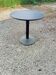 Table de bistrot.
