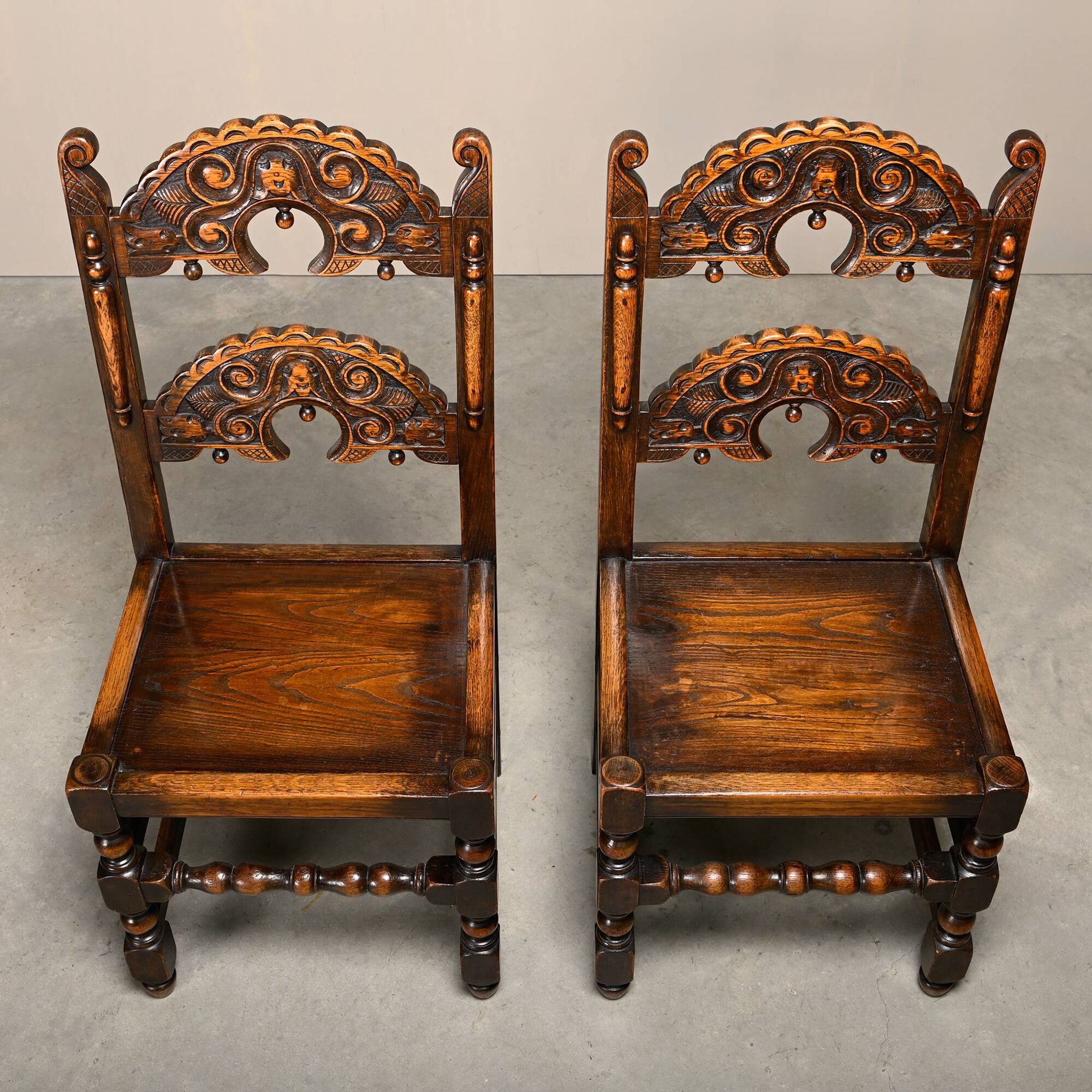 Paire de tabourets/chaises d'appoint anciens du Yorkshire en chêne massif, Angleterre, XVIIIe siècle