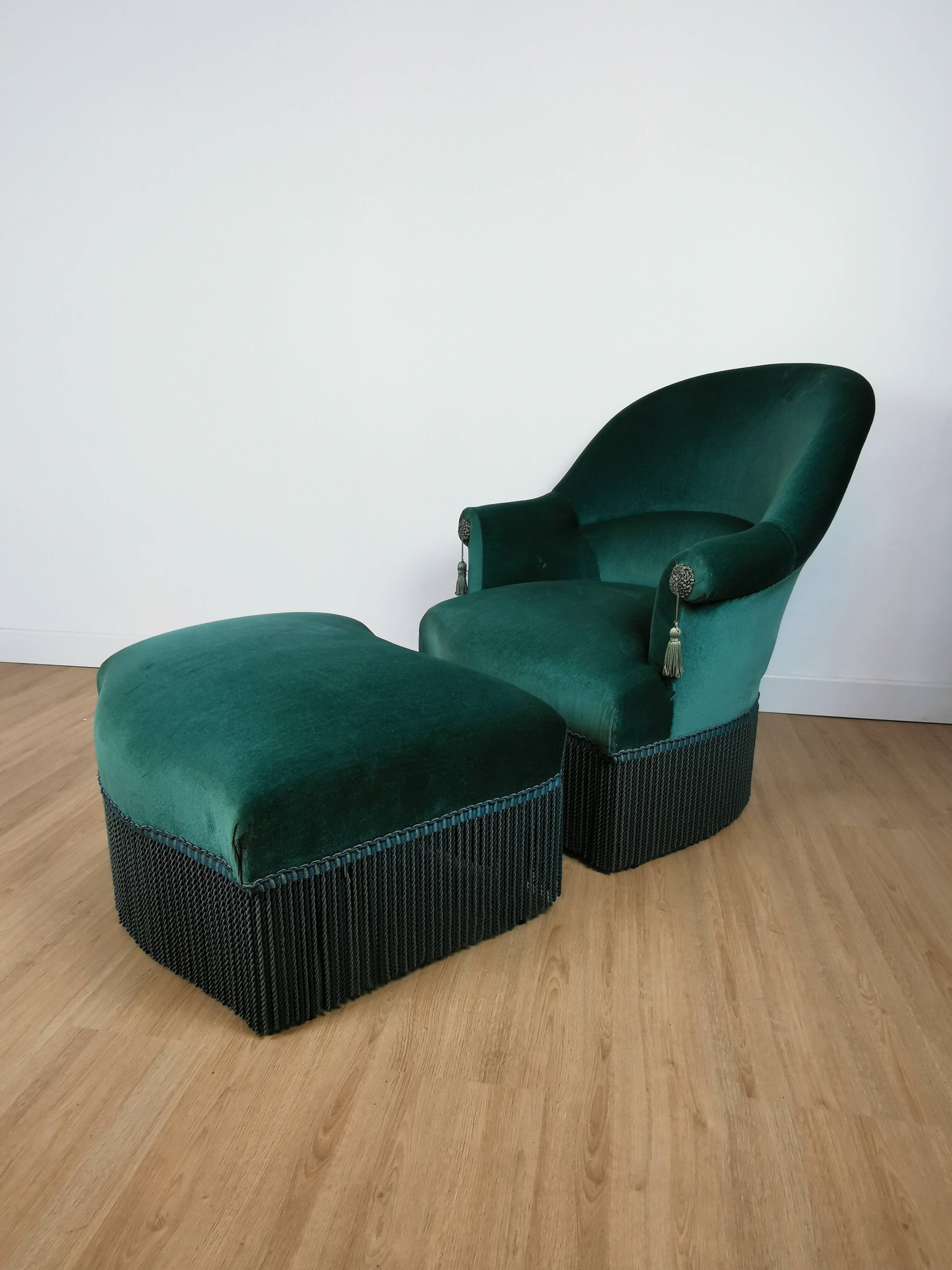 Toad armchair with footrest