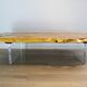 Table basse en frêne burr italien des années 50 'flottante' sur blocs de Lucite