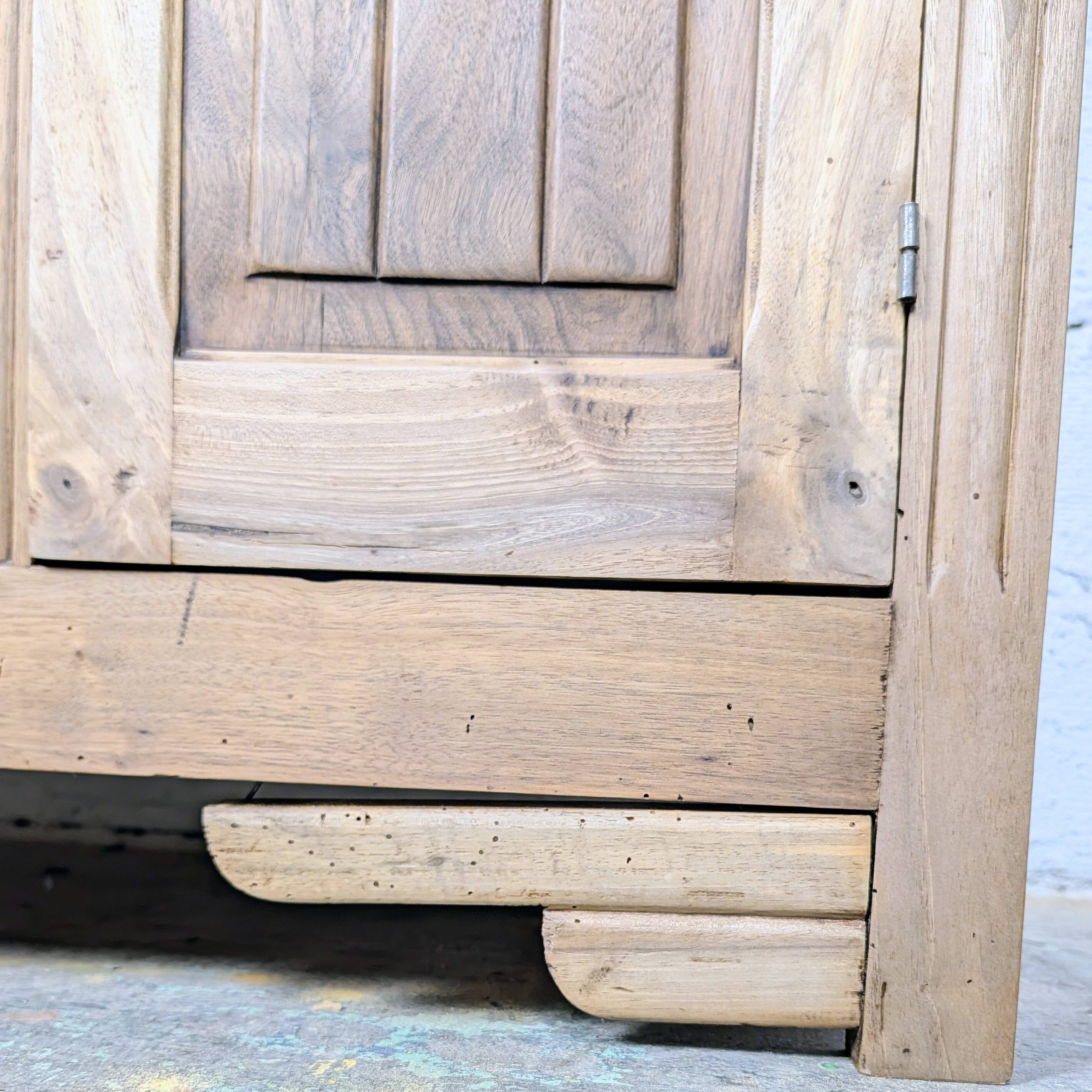 Buffet with 3 doors