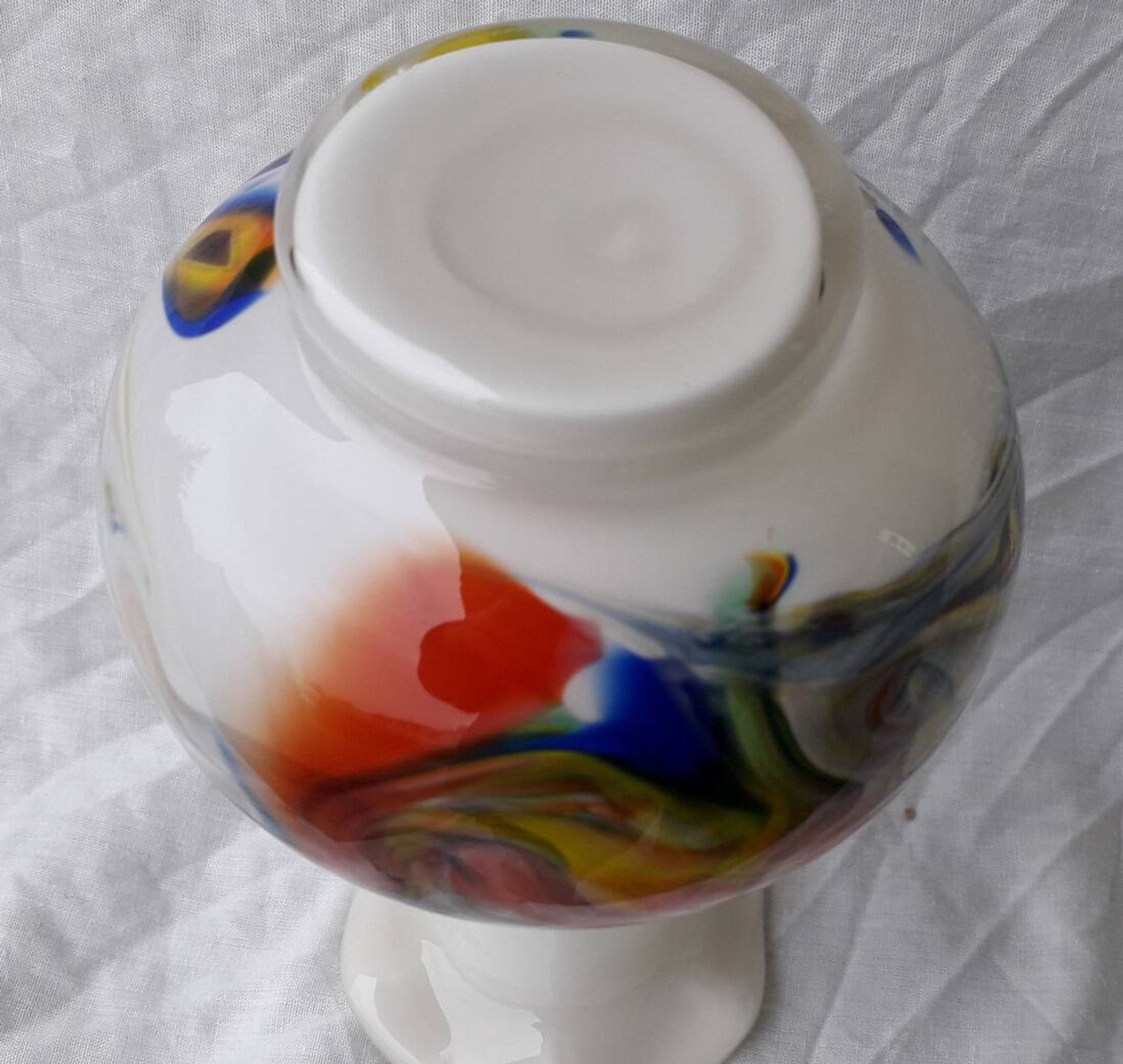 Vase en verre multicolore