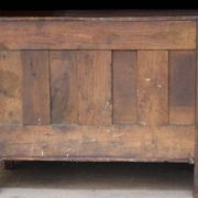 Magnificent 18th-century chest of drawers in solid walnut.