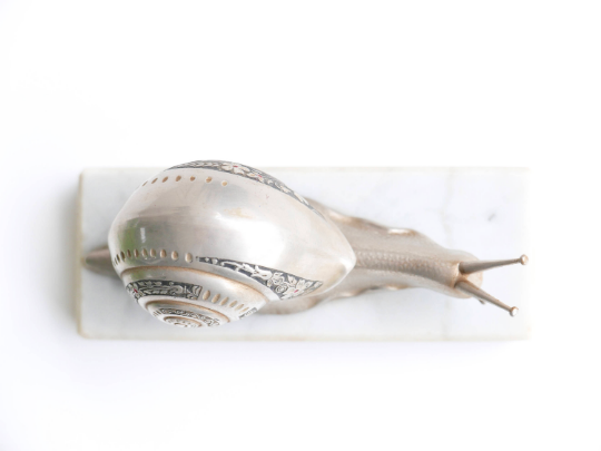 Boîte escargot en métal, socle en marbre, années 50